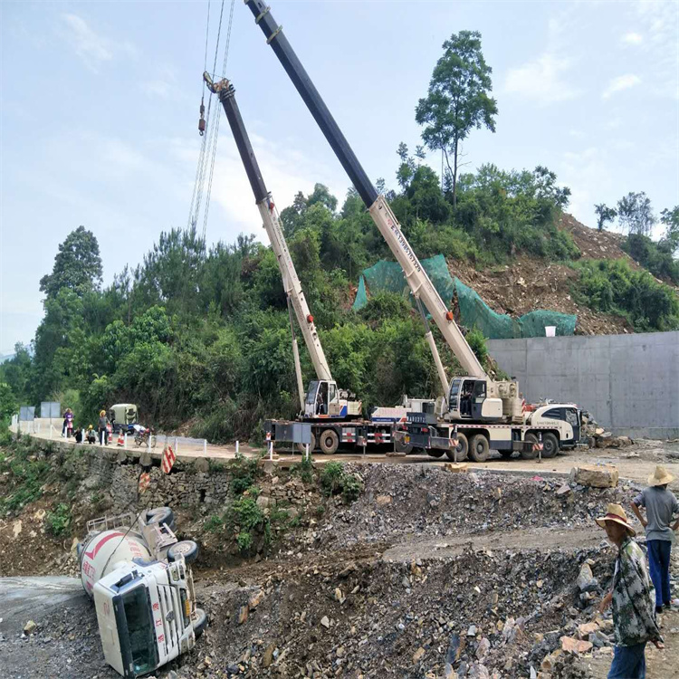 黟县汽车掉沟里叫吊车救援要多少钱